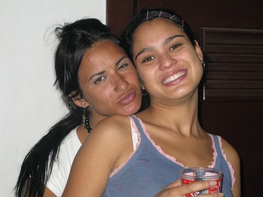 19-летние кубинские лесби